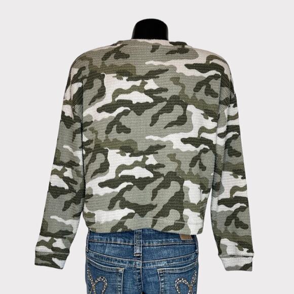 SO Womens NEW Long Sleeve Oversized Crop Top sz S Waffle Knit Green Camouflaged - Picture 2 of 7